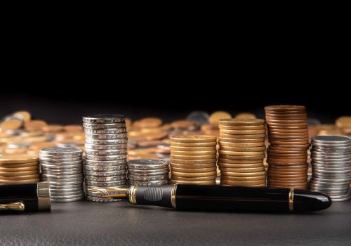 coins-brazilian-coins-various-amounts-piled-up-fountain-pen-black-leather-selective-focus-scaled-1.jpg coins-brazilian-coins-various-amounts-piled-up-fountain-pen-black-leather-selective-focus-scaled-1.jpg